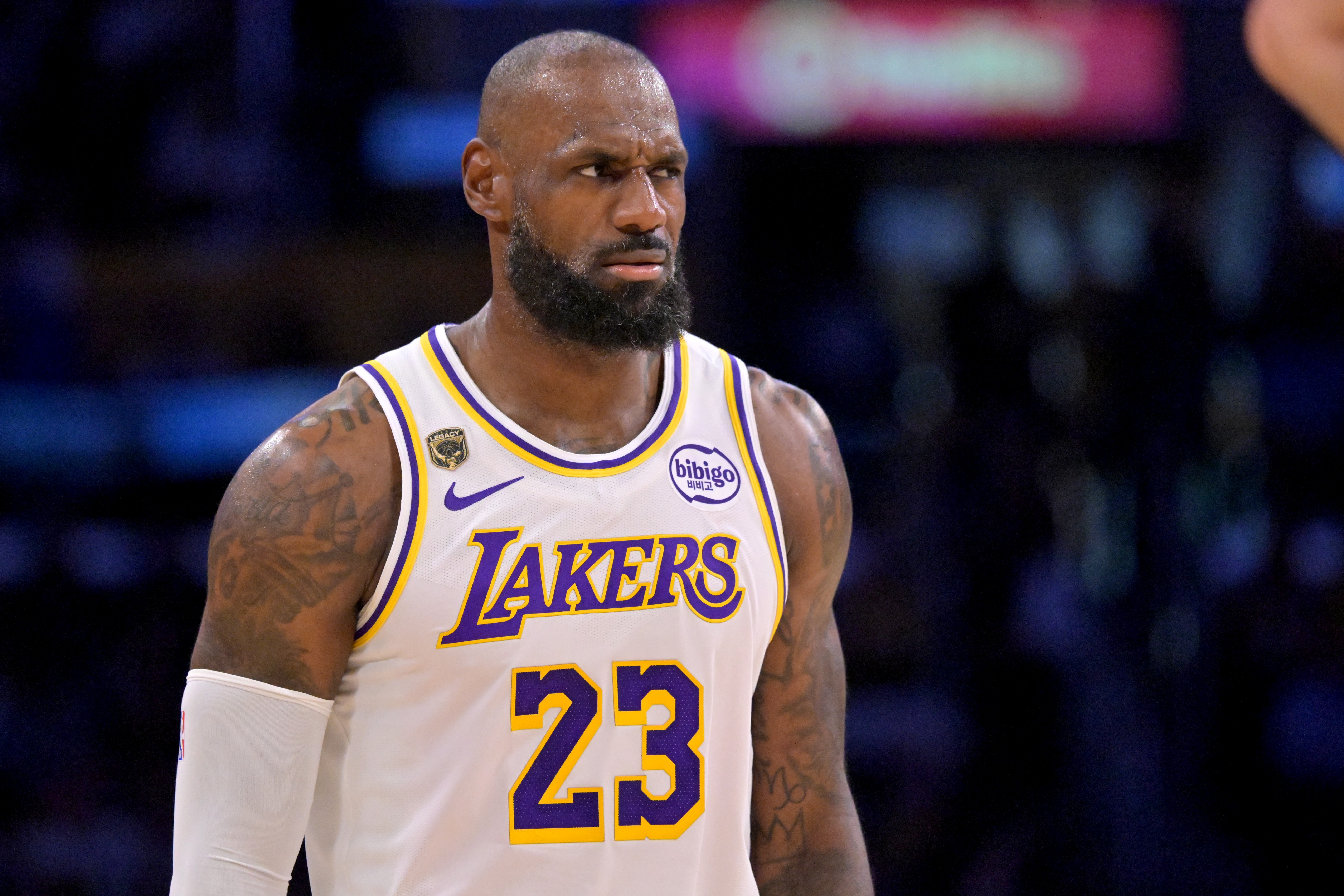 NBA资讯-历史常规赛+季后赛得分30000+&amp;助攻10000+球员：詹姆斯/哈登/威少